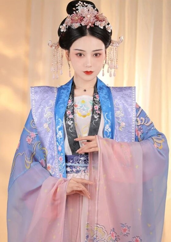 Original Mini-Sized Qixiong Ruqun Hanfu Fashion:A Closer Look at Traditional Chinese Beauty Original Mini-Sized Qixiong Ruqun Hanfu Fashion:A Closer Look at Traditional Chinese Beauty