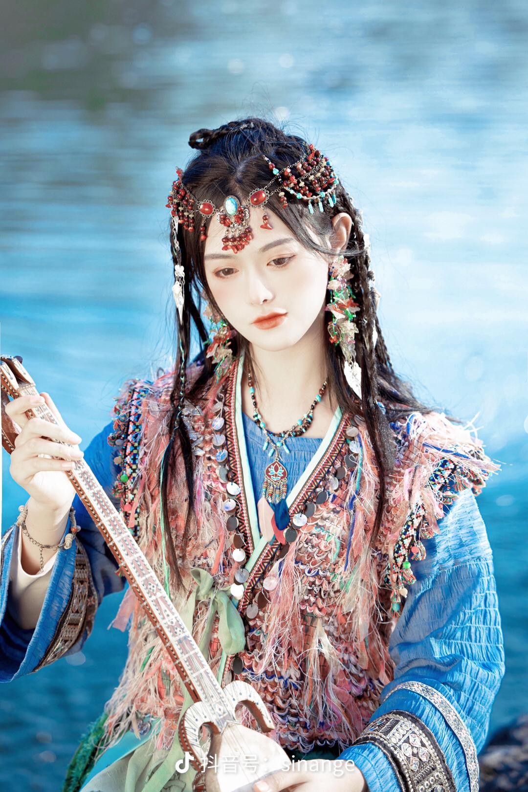 The Enchantment of the Dark Butterfly:The Story of Hanfu in the Night