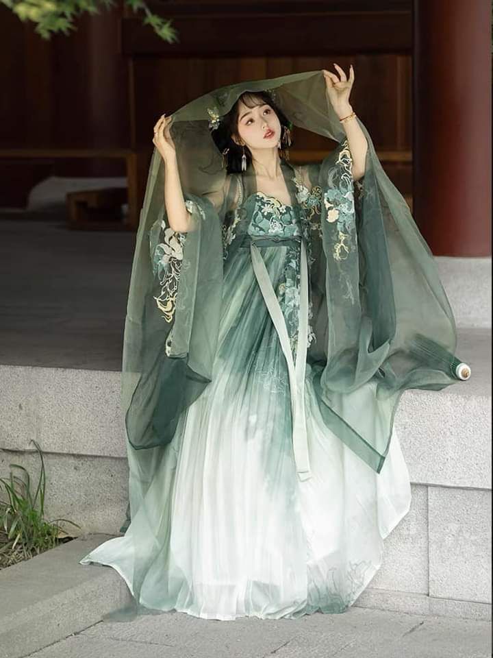 Chinese-Style Hanfu Fans:A Blend of Tradition and Modern Elegance