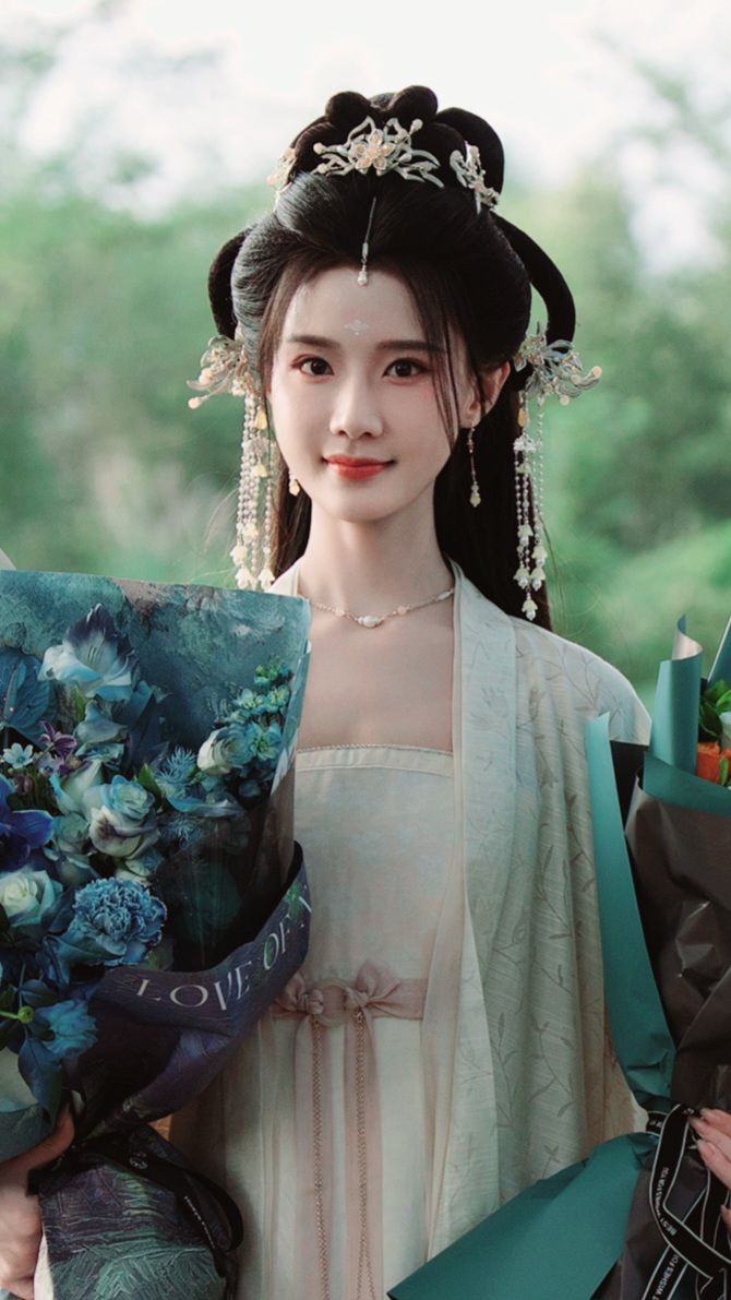 Childrens Zhijin Satin-faced Horseface Skirt:A Traditional Beauty for Little Ones Childrens Zhijin Satin-faced Horseface Skirt:A Traditional Beauty for Little Ones