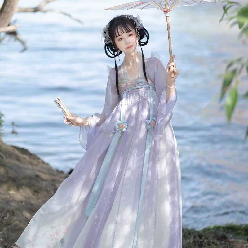 The Elegance of High-End Cheongsam Blouses:A Closer Look into the Traditional Beauty The Elegance of High-End Cheongsam Blouses:A Closer Look into the Traditional Beauty