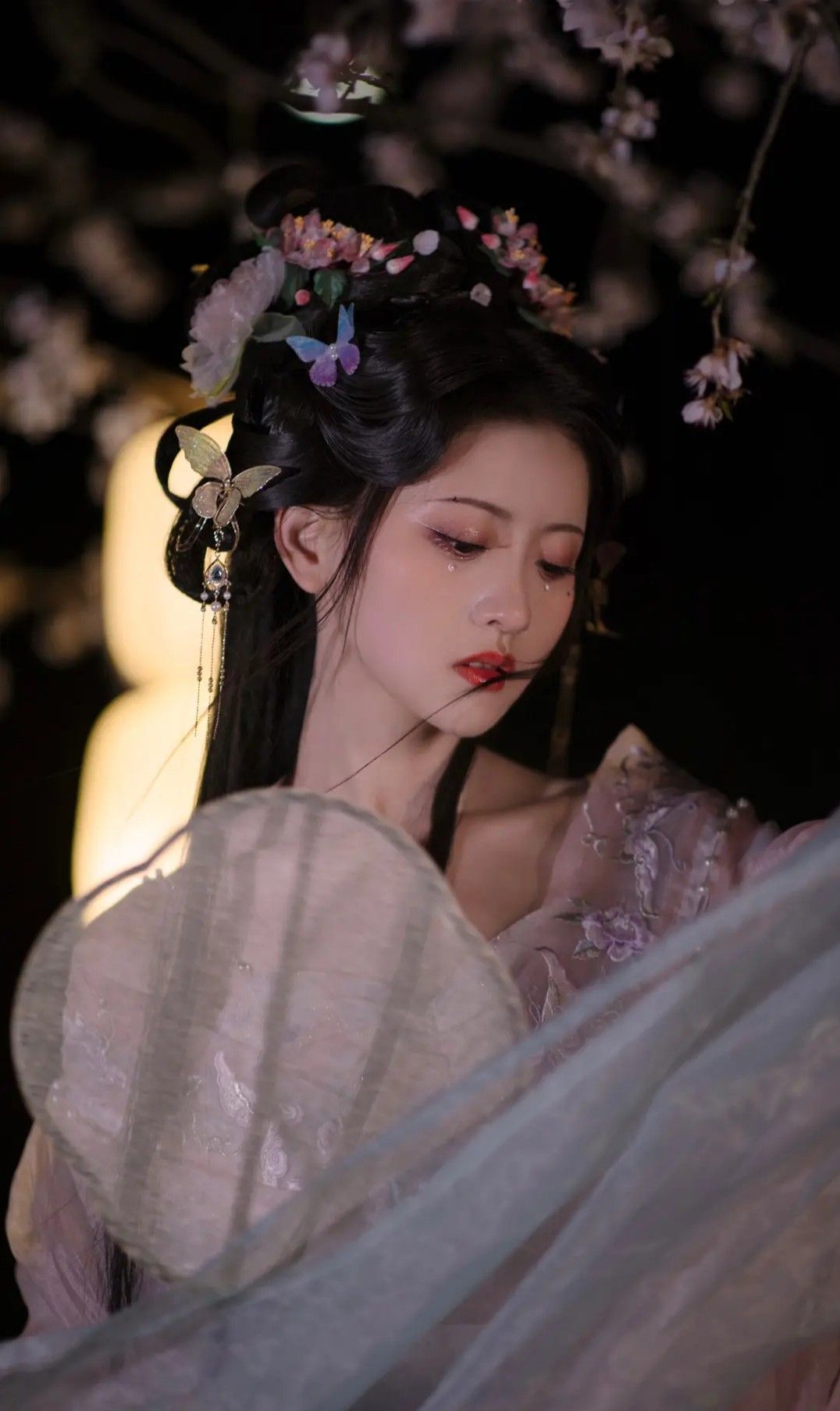 Chinese-Style Dance and Cheongsam:The Essence of Traditional Elegance Chinese-Style Dance and Cheongsam:The Essence of Traditional Elegance