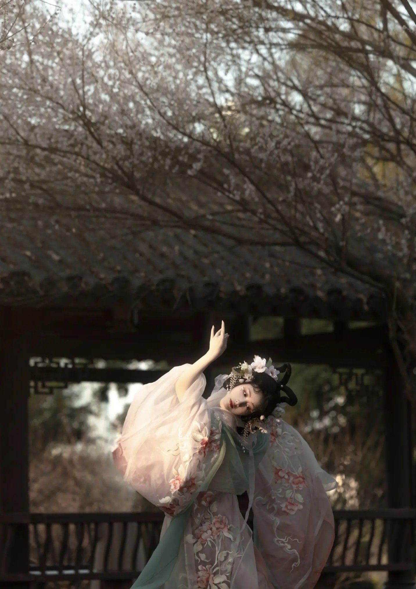 The Cheongsam Girl:Student Fashion and Cultural Identity The Cheongsam Girl:Student Fashion and Cultural Identity