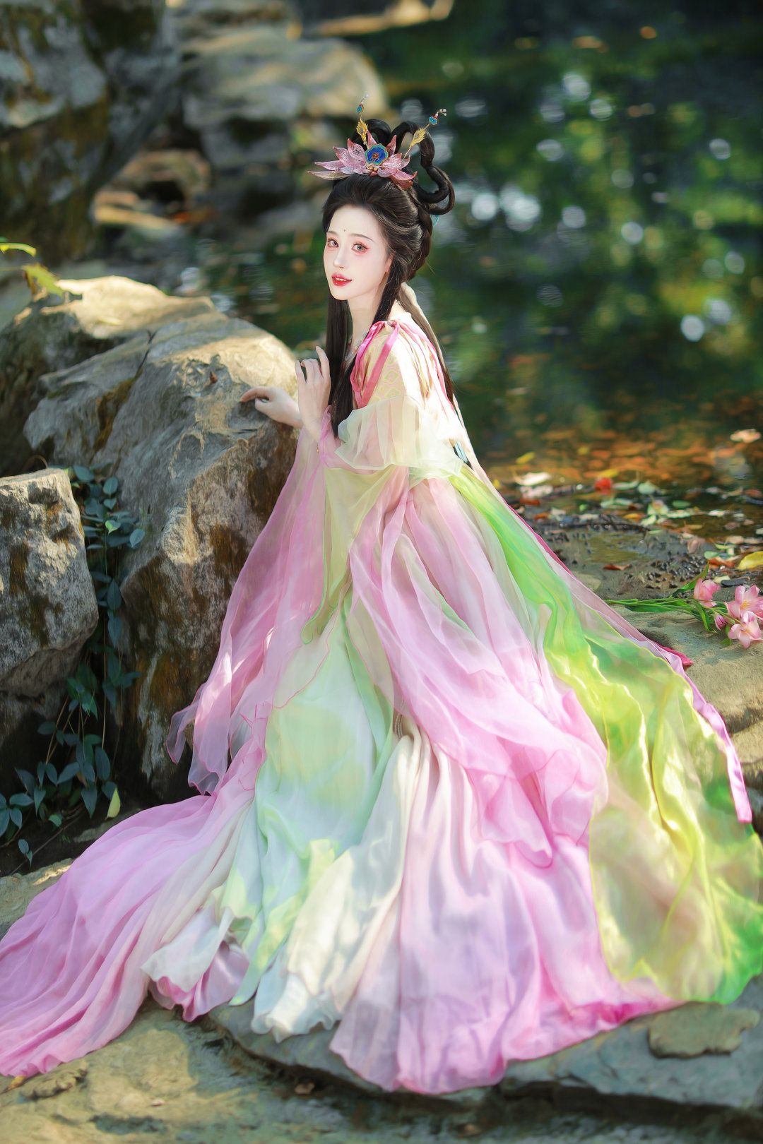 Embracing the New Neo-Chinese Cheongsam:Slimming Silhouette with Hourglass Figure Emphasizers Embracing the New Neo-Chinese Cheongsam:Slimming Silhouette with Hourglass Figure Emphasizers