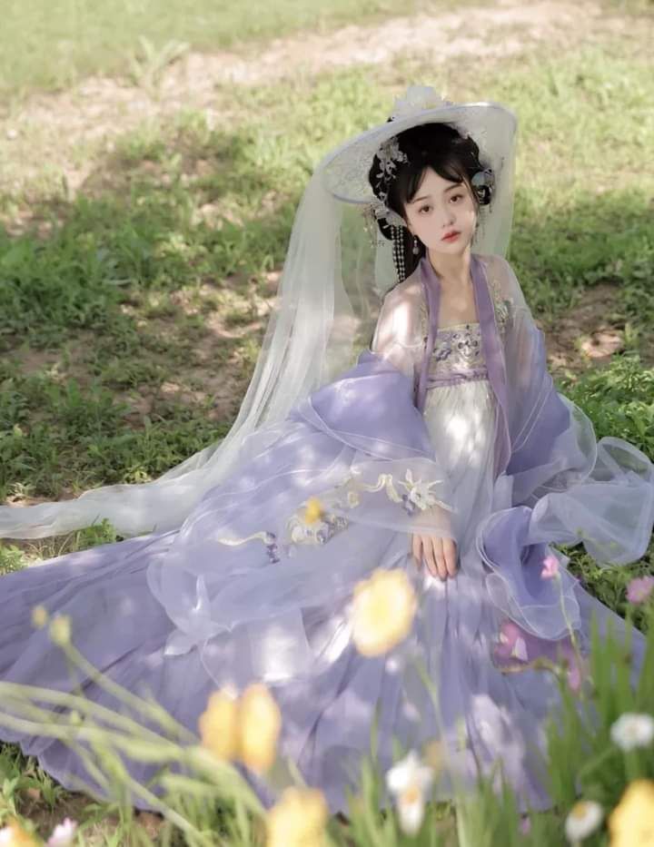 Embracing the Elegance of Cheongsam Accessories:The Half-Updo Hairstyle Embracing the Elegance of Cheongsam Accessories:The Half-Updo Hairstyle