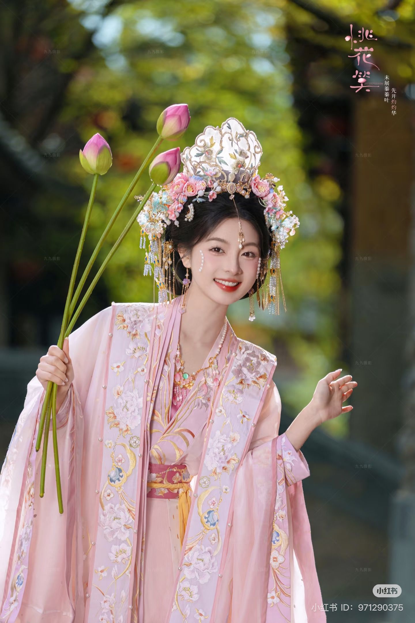 Embroidery Hair Bands and the Revival of Hanfu:A Blend of Ancient Craft and Modern Fashion Embroidery Hair Bands and the Revival of Hanfu:A Blend of Ancient Craft and Modern Fashion