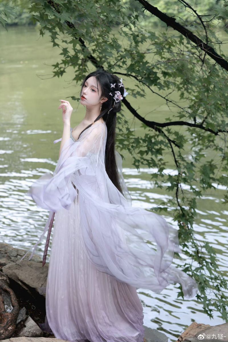 Red-Cooked Rabbit:A Glimpse into the World of Hanfu Fashion Red-Cooked Rabbit:A Glimpse into the World of Hanfu Fashion