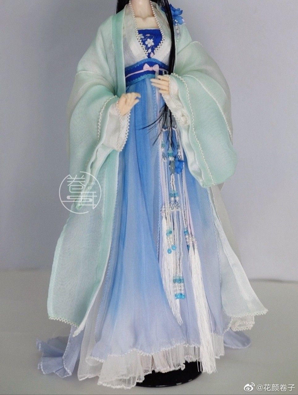 Blooming Splendor:The Elegance of Hanfu Fashion in the Age of Flower Xiangrong Blooming Splendor:The Elegance of Hanfu Fashion in the Age of Flower Xiangrong
