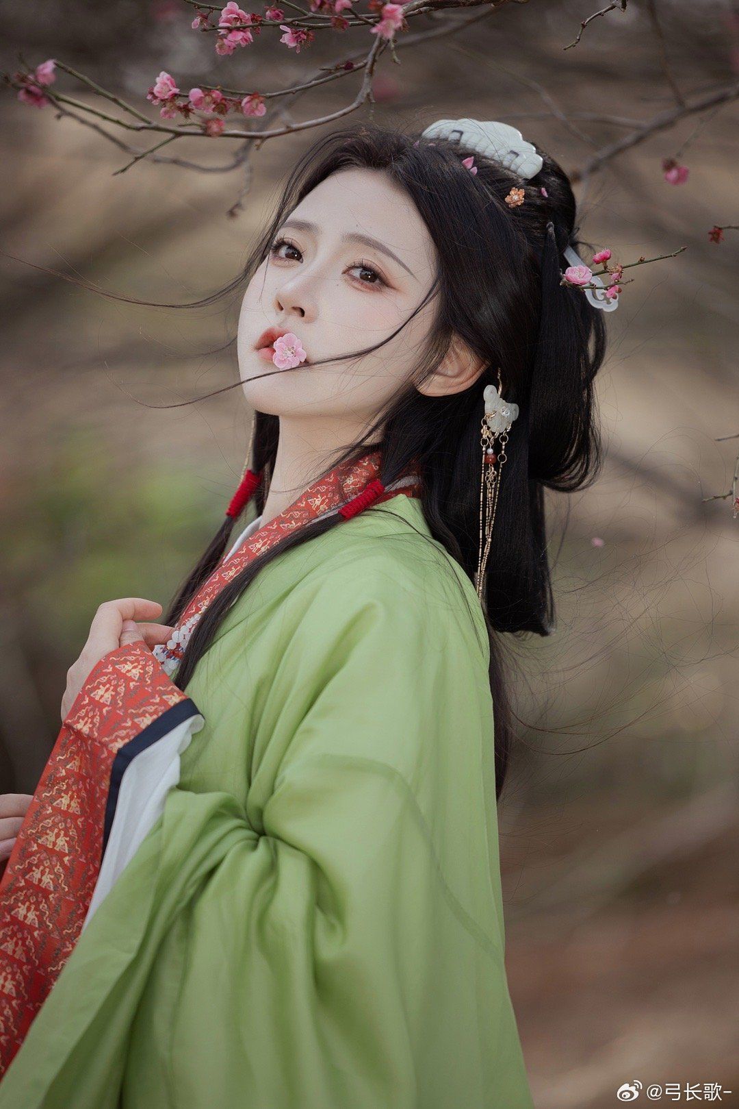 The Separate Charm of a Two-Piece Qipao Set for Women The Separate Charm of a Two-Piece Qipao Set for Women