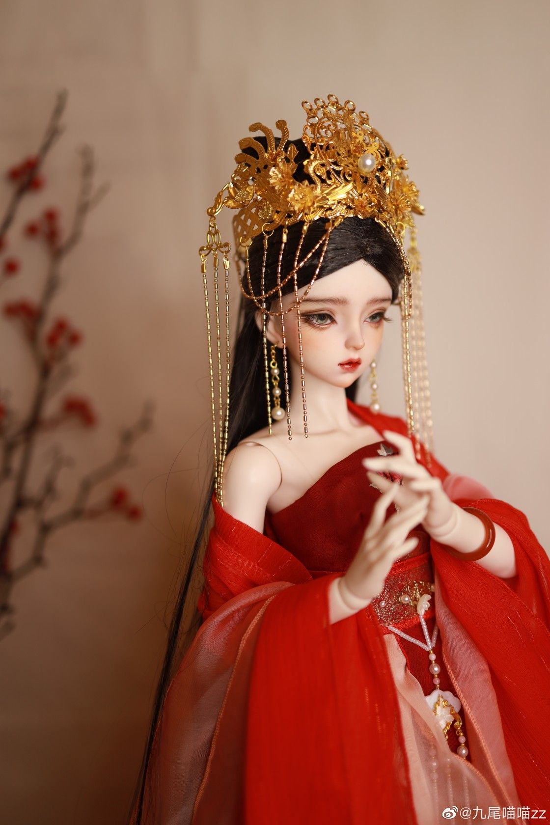 Shanghai Cheongsam:A Glimpse into Old Shanghais Glamour