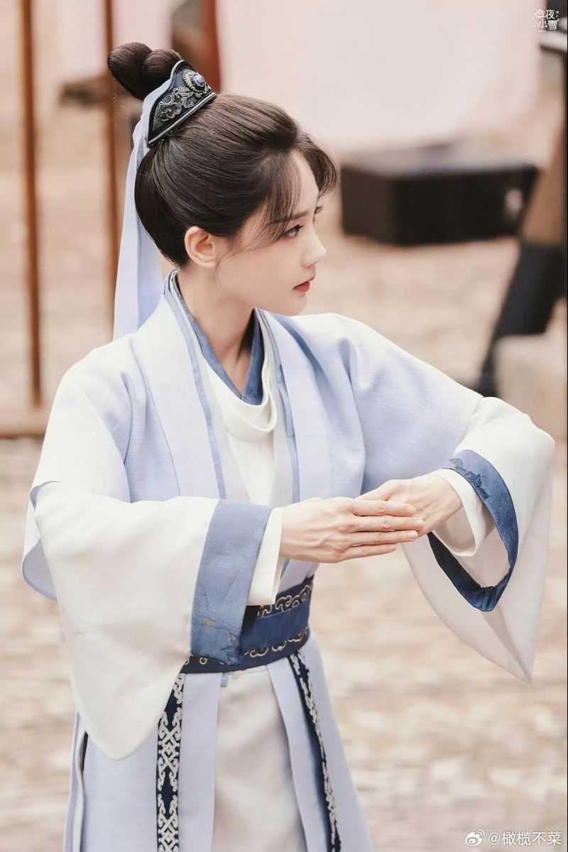 Enhanced Traditional Hanfu Fashion for Petite Women:Daily Style Evolution