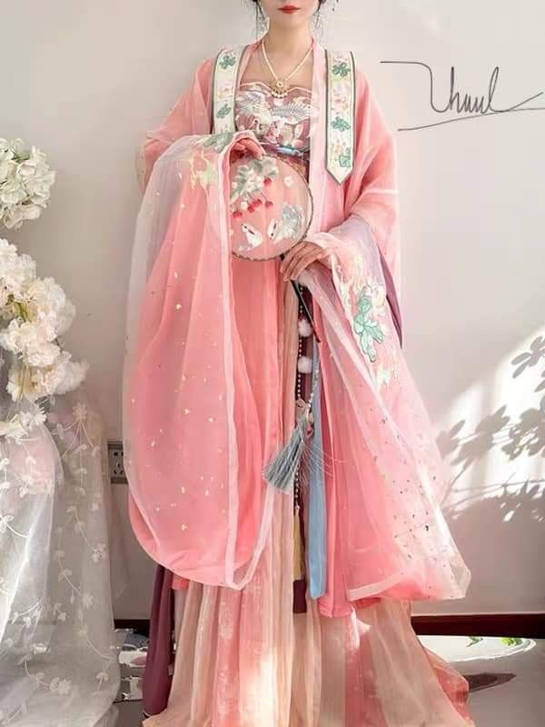 The Enchantment of Song Dynasty-Style Pink Hanfu Chinese Traditional Clothing) The Enchantment of Song Dynasty-Style Pink Hanfu Chinese Traditional Clothing)