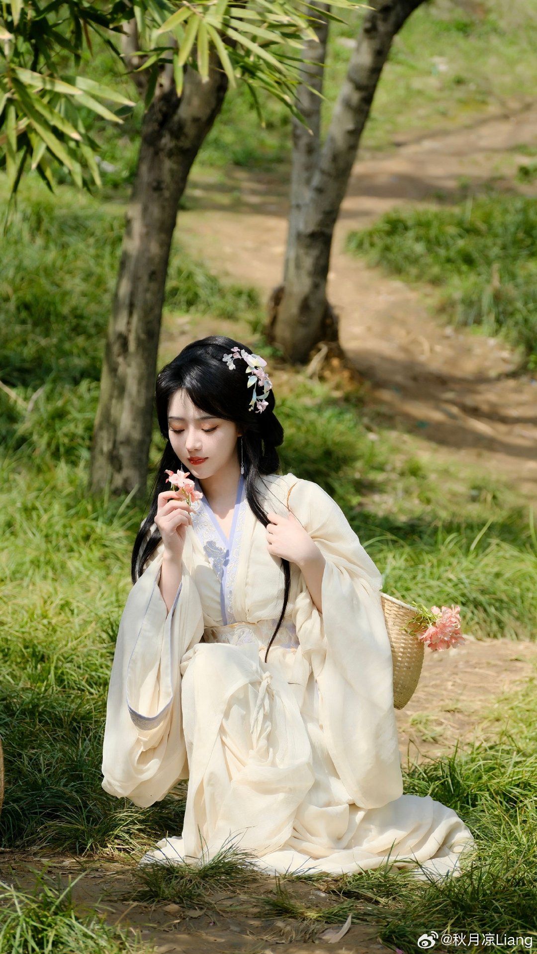 Childrens Traditional Hanfu Two-Piece Set:A Journey into Ancient Times Childrens Traditional Hanfu Two-Piece Set:A Journey into Ancient Times