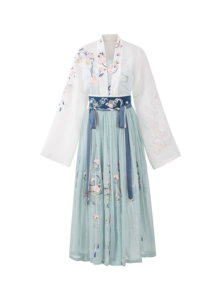 European Encounters with the Cheongsam:Traditional Chinese Elegance in a Global Context European Encounters with the Cheongsam:Traditional Chinese Elegance in a Global Context