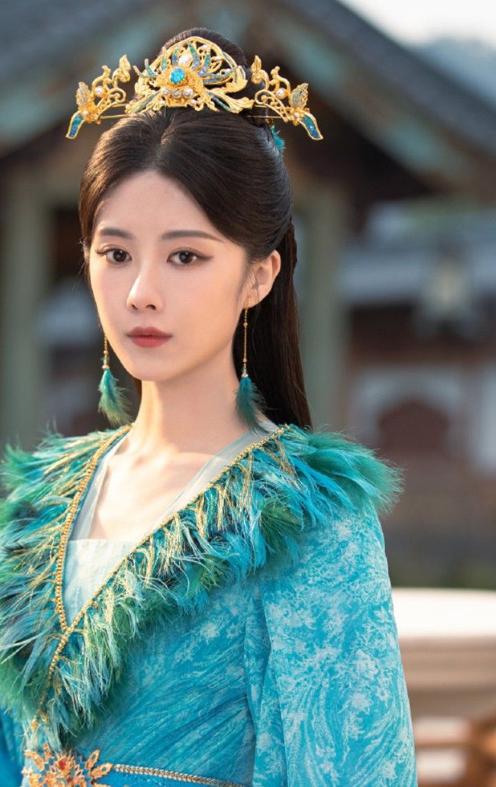 Embracing Tradition:The New-Wave Cheongsam for Women in Their 30s Embracing Tradition:The New-Wave Cheongsam for Women in Their 30s