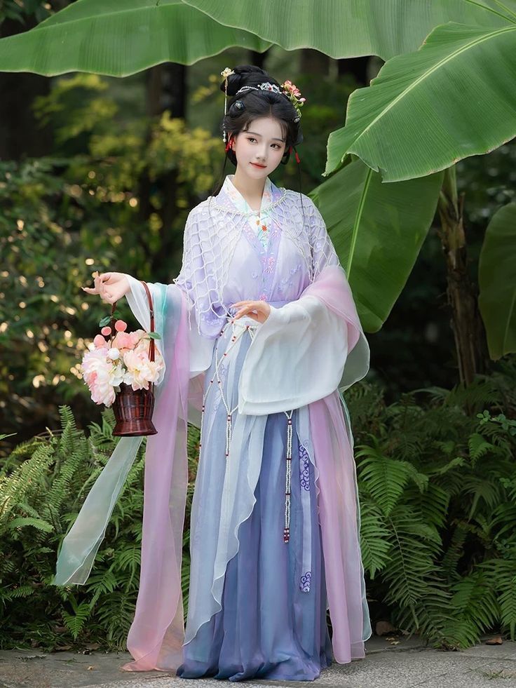 Green Tang Suit for Young Women:Embracing the Chinese Fashion Green Tang Suit for Young Women:Embracing the Chinese Fashion