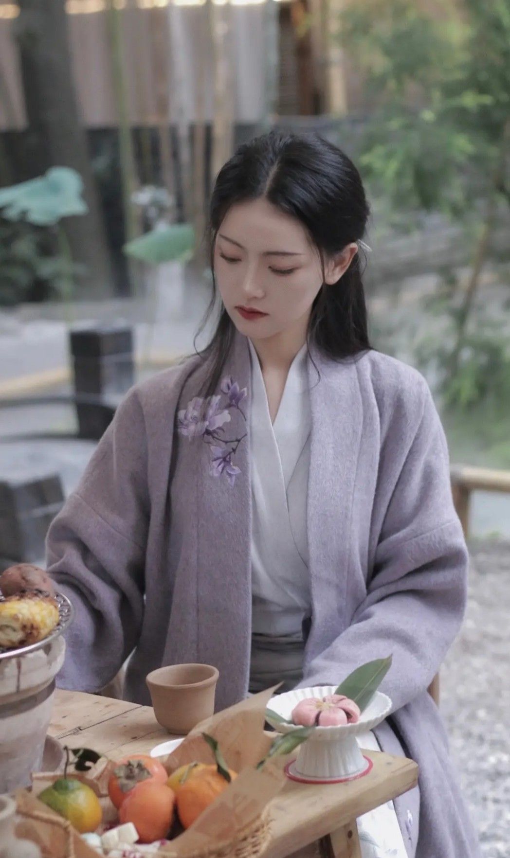 The Youthful Beauty in a Cheongsam:18-Year-Old Girls Journey into Traditional Elegance The Youthful Beauty in a Cheongsam:18-Year-Old Girls Journey into Traditional Elegance