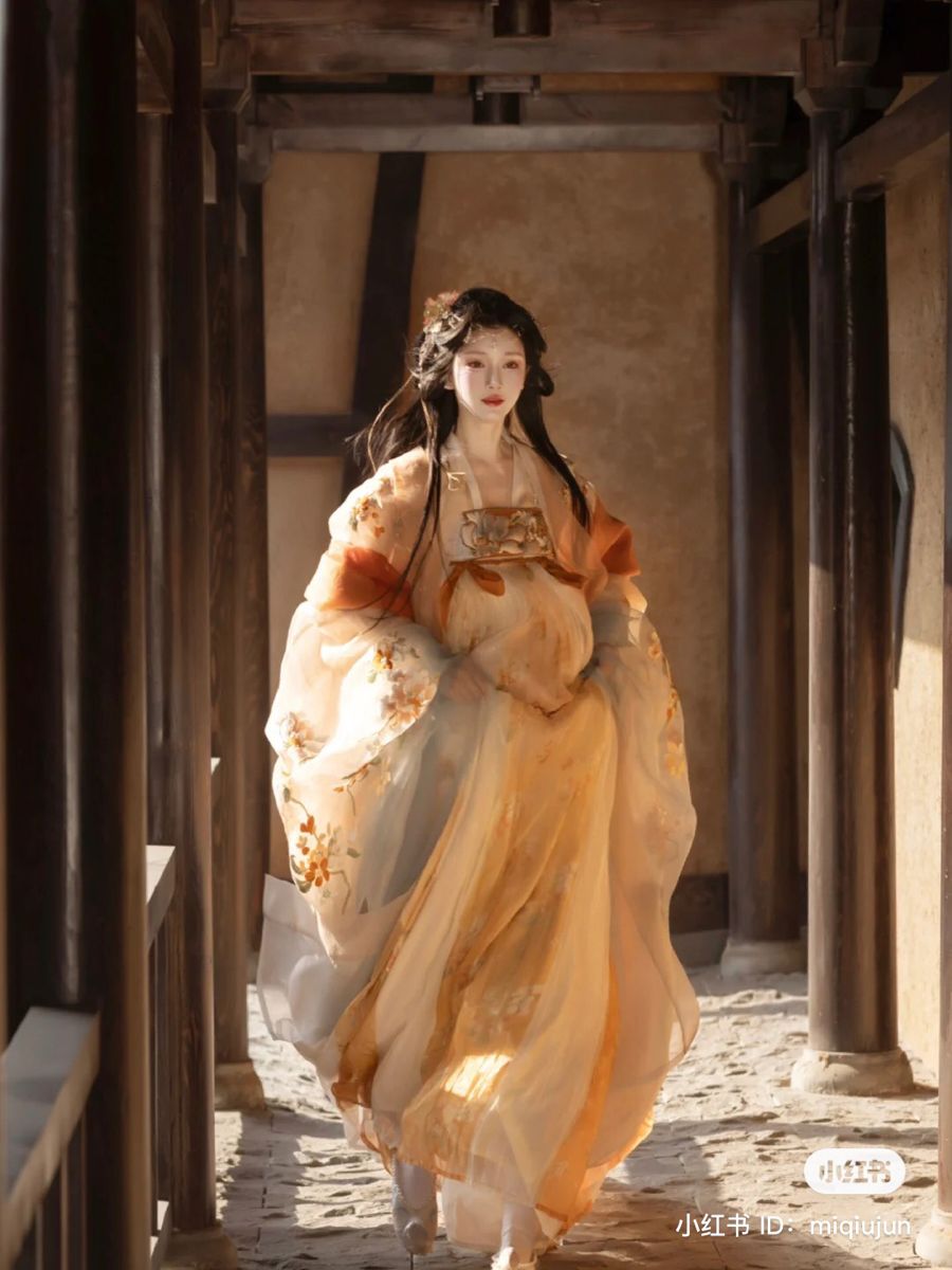 The 10-Year-Old Hanfu-Wearing Girl