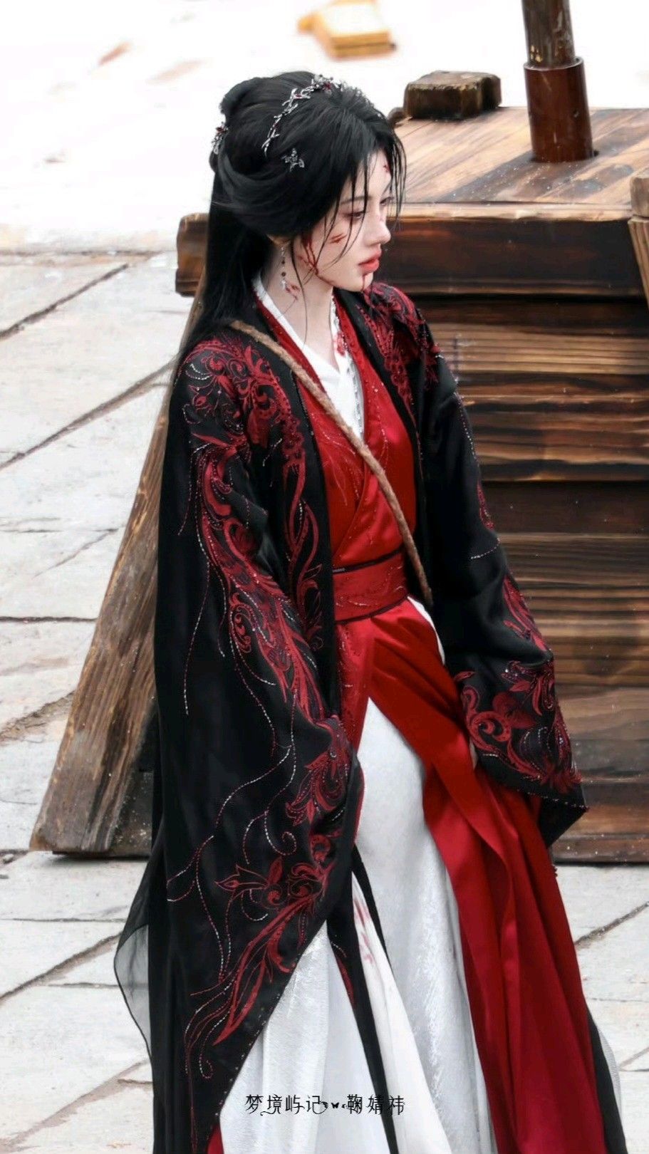 Celebrating the Year of the Dragon:Traditional Chinese New Year Clothing and Shoes Celebrating the Year of the Dragon:Traditional Chinese New Year Clothing and Shoes
