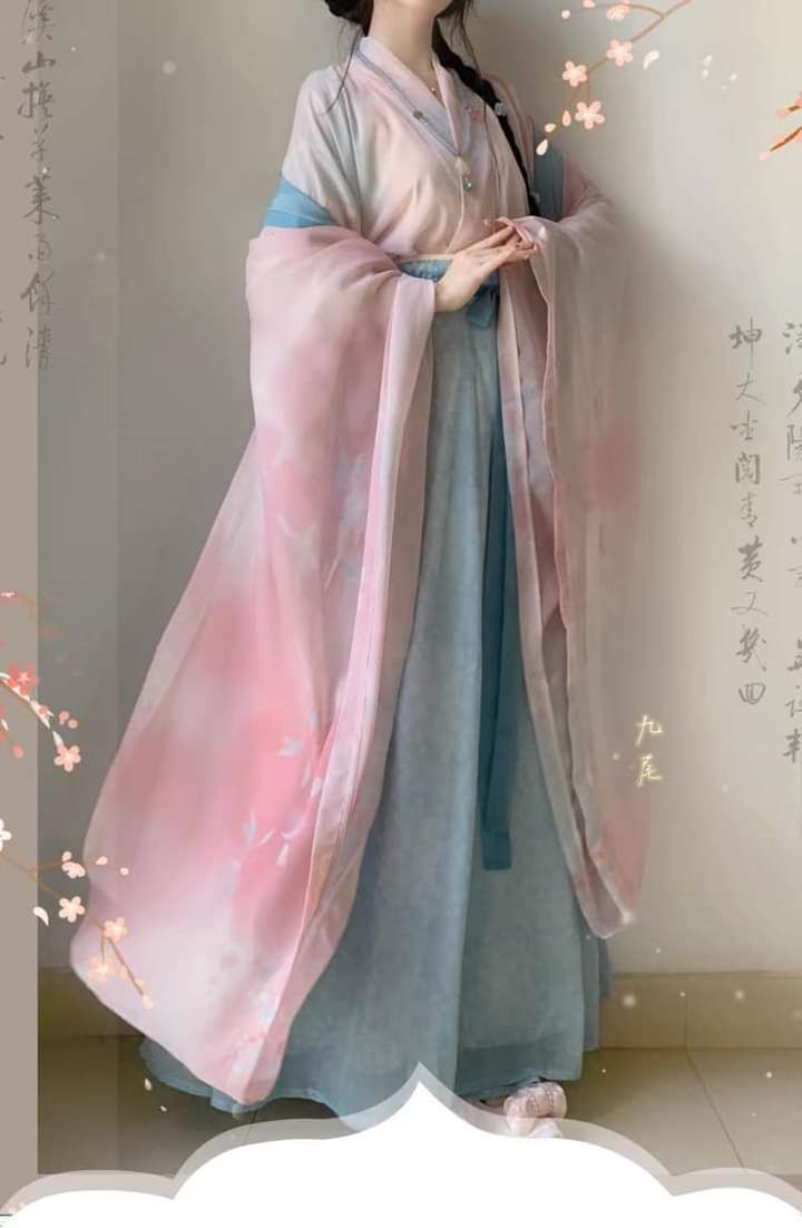 The Ethereal Journey of a Martial Arts Heroine in Traditional Hanfu Gown The Ethereal Journey of a Martial Arts Heroine in Traditional Hanfu Gown