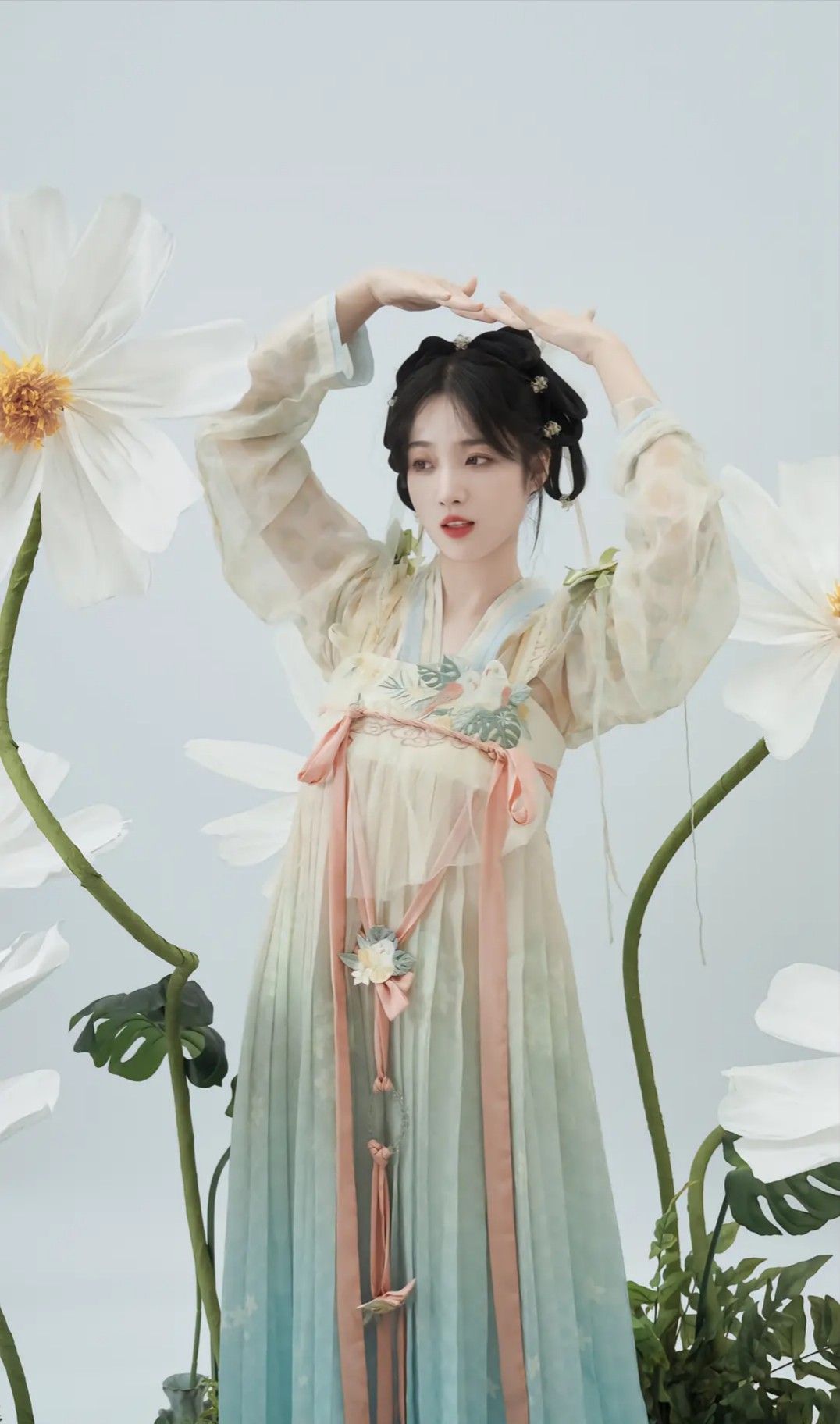 The Revival of Traditional Chinese Hanfu Costumes:A Cultural Journey The Revival of Traditional Chinese Hanfu Costumes:A Cultural Journey