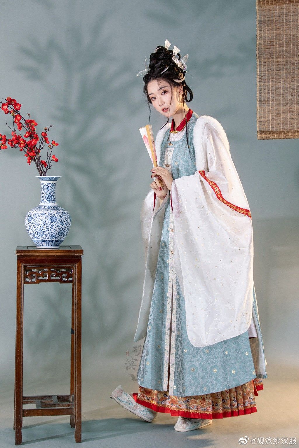 Embracing the Elegance of Cheongsam-Inspired Earrings Embracing the Elegance of Cheongsam-Inspired Earrings