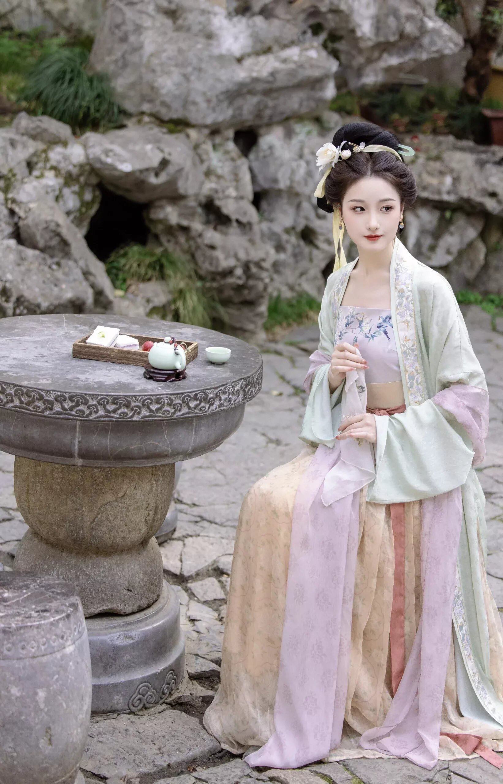 Reinventing the Cheongsam with Summer Mulberry Silk Reinventing the Cheongsam with Summer Mulberry Silk