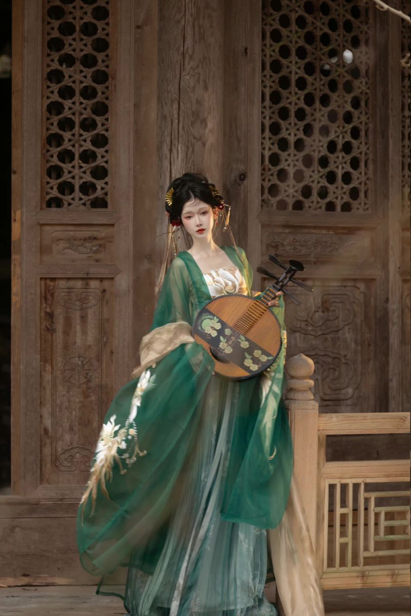 Original Design of Authentic Hanfu:A Guide to Ming-Style Girls Traditional Clothing Original Design of Authentic Hanfu:A Guide to Ming-Style Girls Traditional Clothing