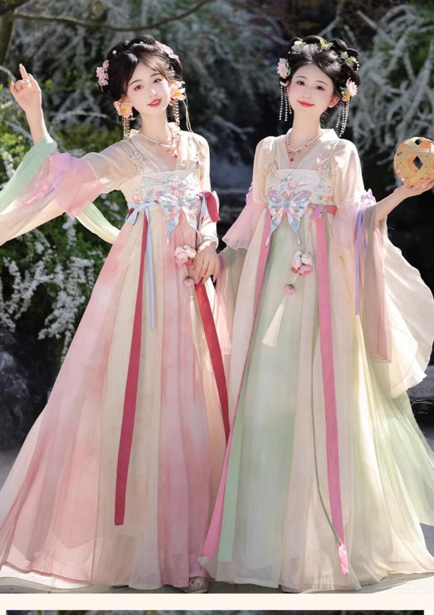 Youthful Cheongsam Styles:Teen Girls Embrace the Traditional with Belly-Covering Elegance Youthful Cheongsam Styles:Teen Girls Embrace the Traditional with Belly-Covering Elegance