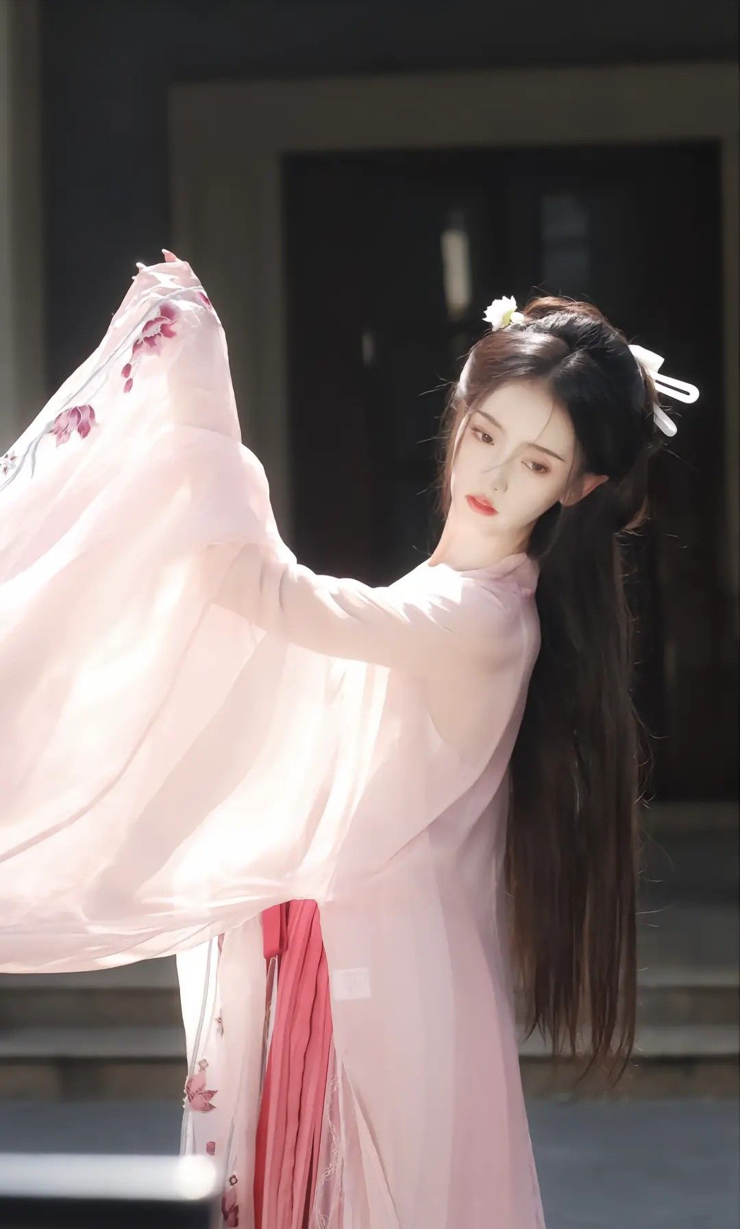 New Chinese Traditionalism:The Evolution of Hanfu Shoes in Modern Context