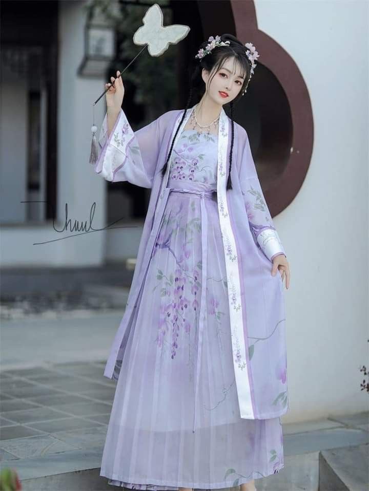 A Summer Tale of a Hanfu Girl:The Ancient Beauty of Traditional Chinese Childrenswear