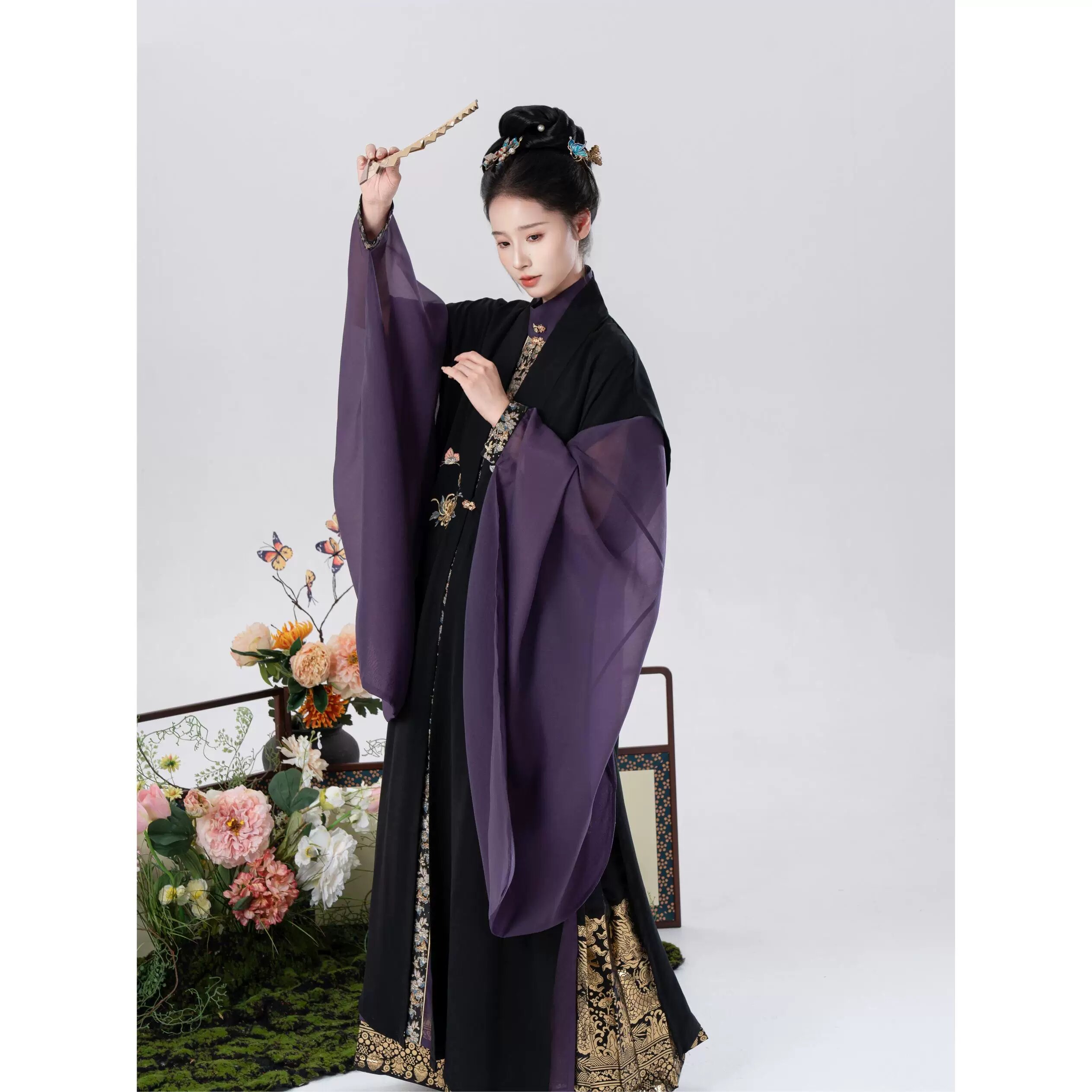 The Girl Child in a Splendid Kylin-锦鲤汉服,一个独特的文化传承之旅 The Girl Child in a Splendid Kylin-锦鲤汉服,一个独特的文化传承之旅