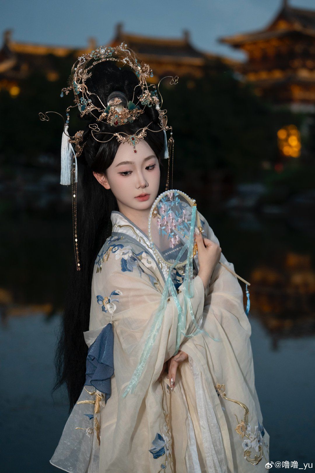 The Charm of Traditional Chinese Girls Skirt:The Cheongsam-Inspired Horseface Skirt for Young Girls The Charm of Traditional Chinese Girls Skirt:The Cheongsam-Inspired Horseface Skirt for Young Girls