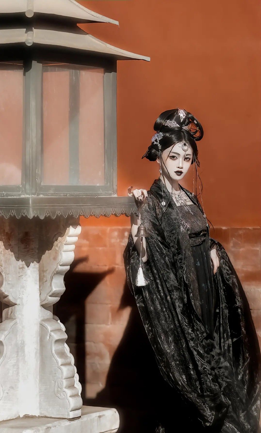 The Flute as a Hanfu Accessory:Embodying Traditional Charm and Modern Elegance