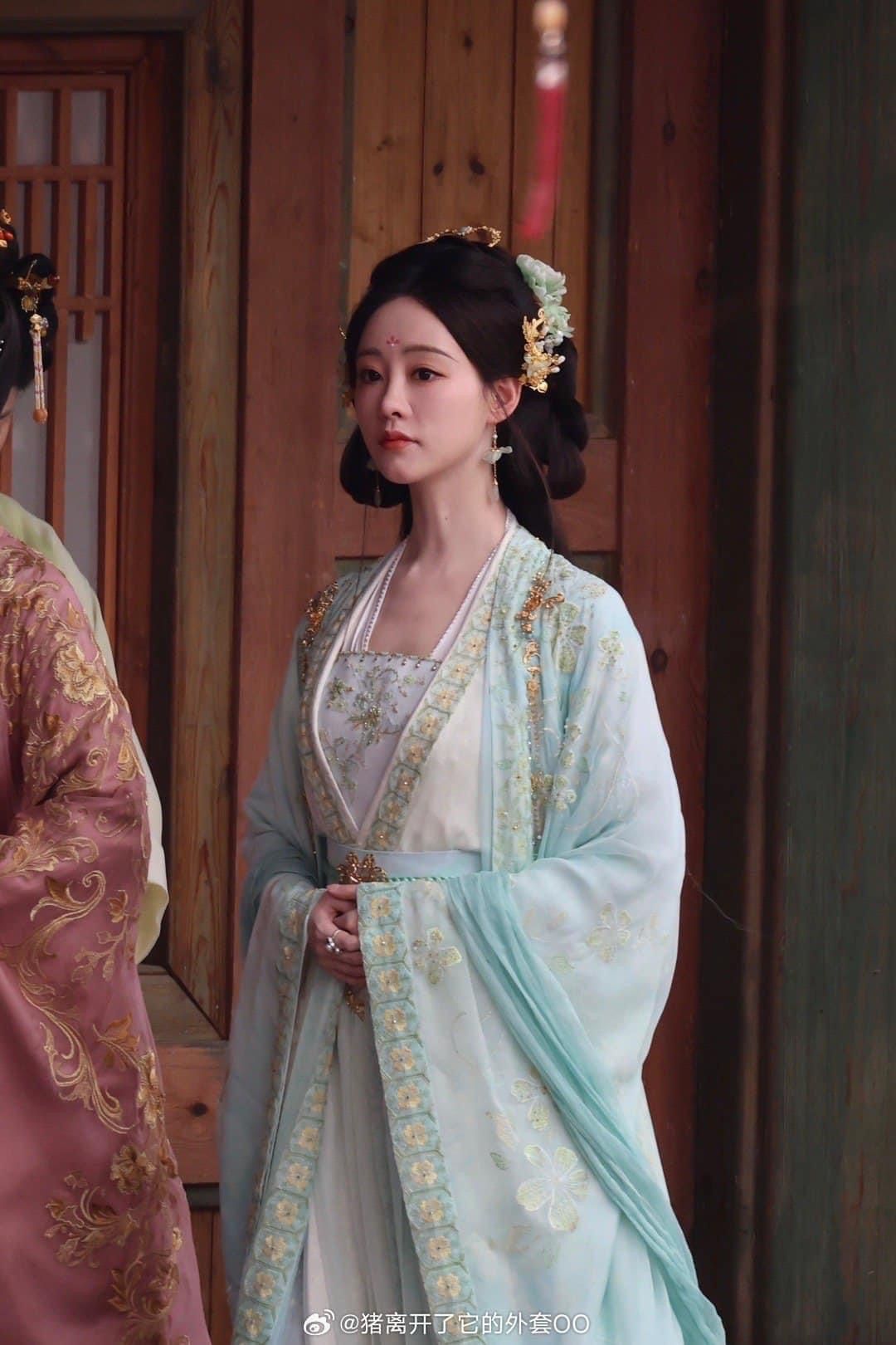 The Black Cheongsam of a Nationalist Beauty in the Republic Era The Black Cheongsam of a Nationalist Beauty in the Republic Era