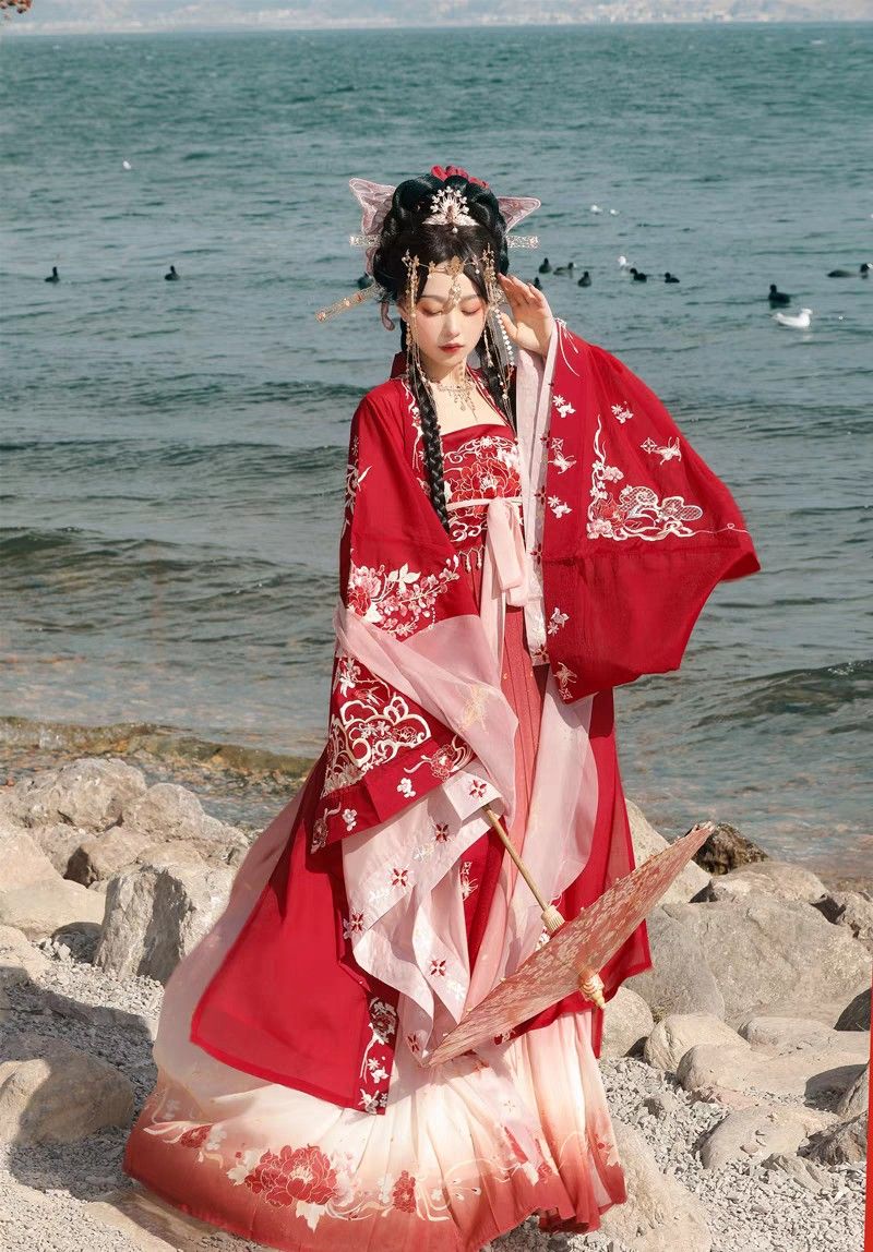The Allure of Black Hanfu:Dominating Grace and Power The Allure of Black Hanfu:Dominating Grace and Power