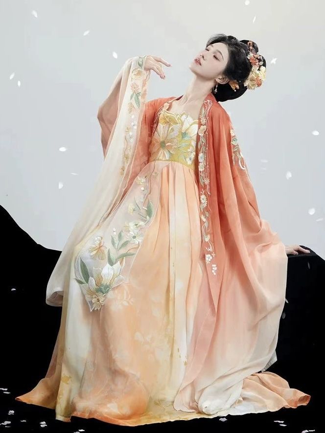 The Elegance of a Single Cheongsam Blouse:A Closer Look at its Charm The Elegance of a Single Cheongsam Blouse:A Closer Look at its Charm