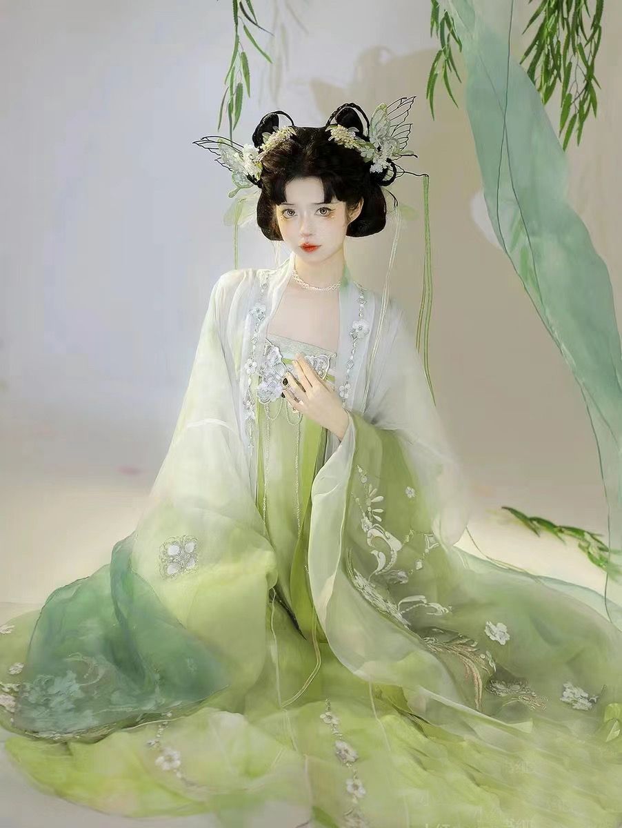 The Splendid Fabric of Hanfu Patchwork:The Story of Traditional Chinese Textiles