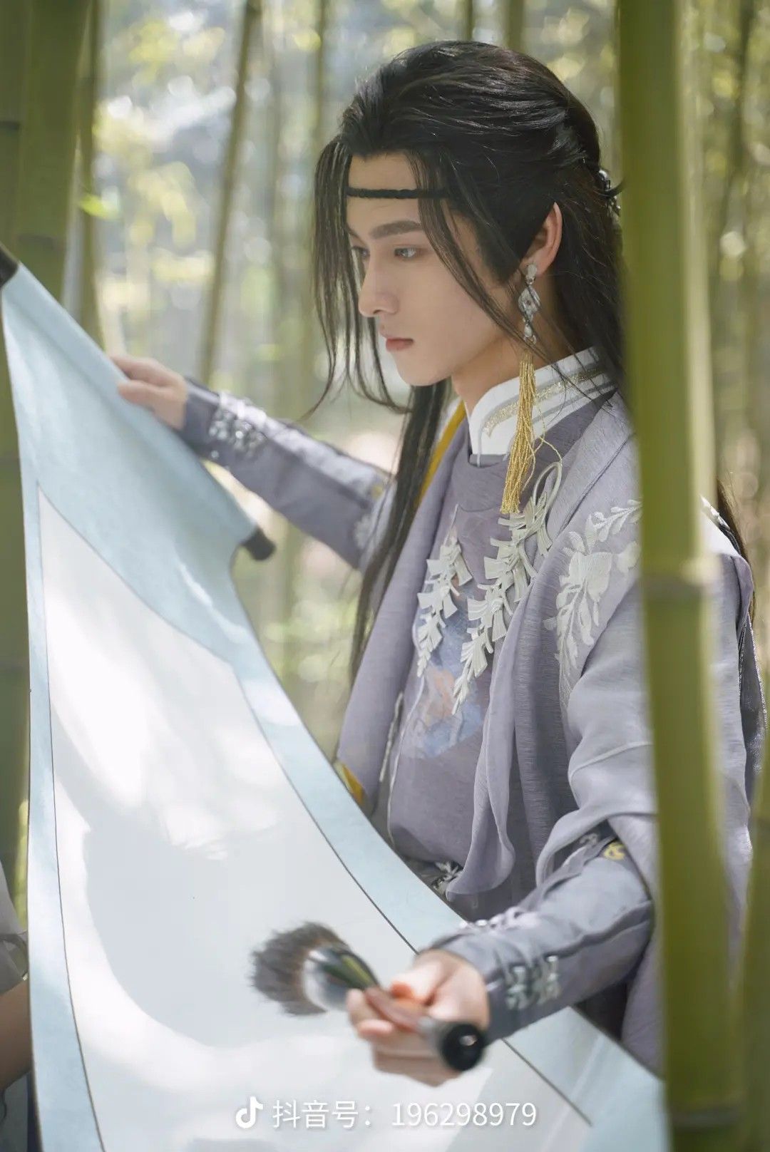 The Elegance of a Fifty-Year-Old Woman in Traditional Hanfu Clothing The Elegance of a Fifty-Year-Old Woman in Traditional Hanfu Clothing