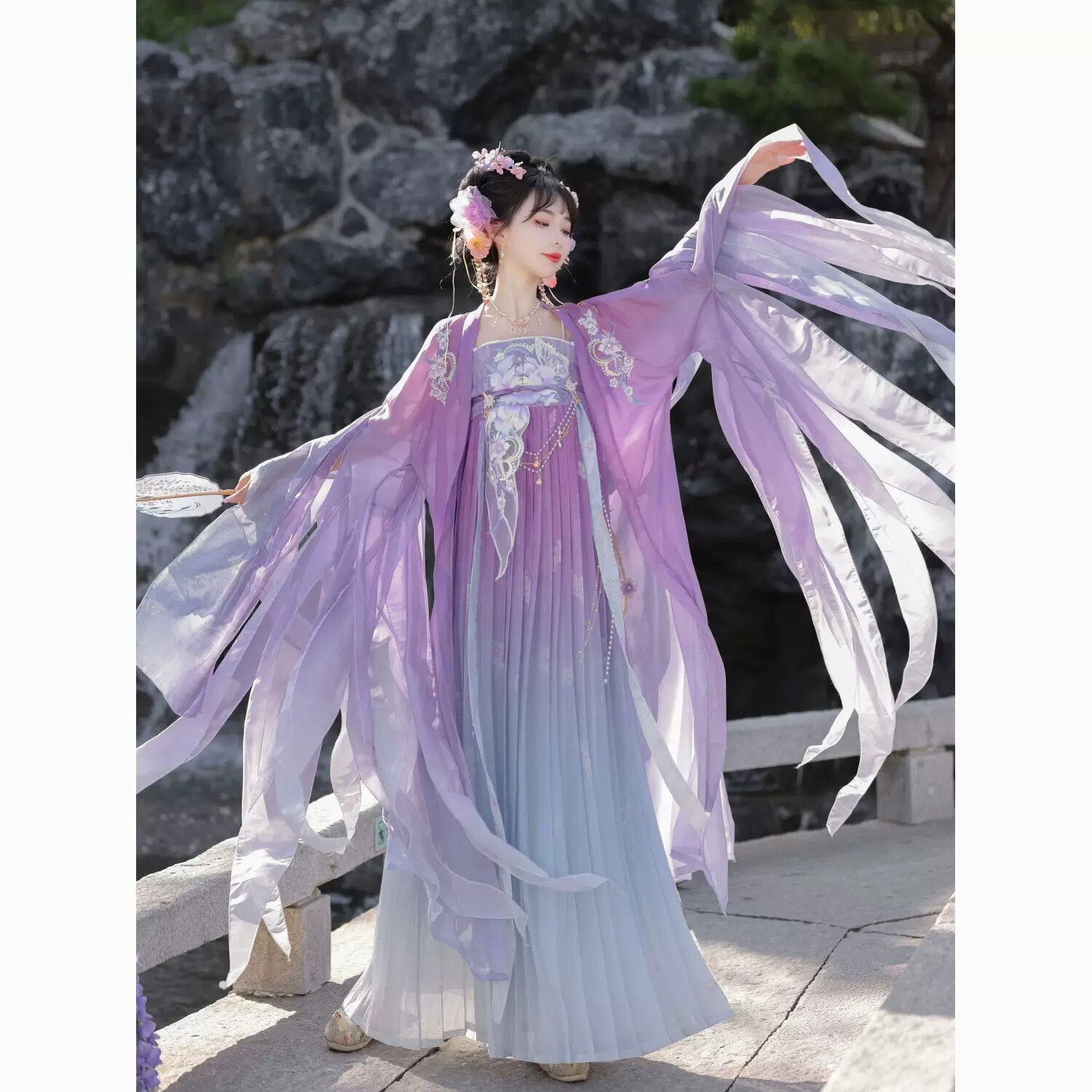 The Twelve Flower Deities:The Plum Blossom and Hanfu Fashion The Twelve Flower Deities:The Plum Blossom and Hanfu Fashion