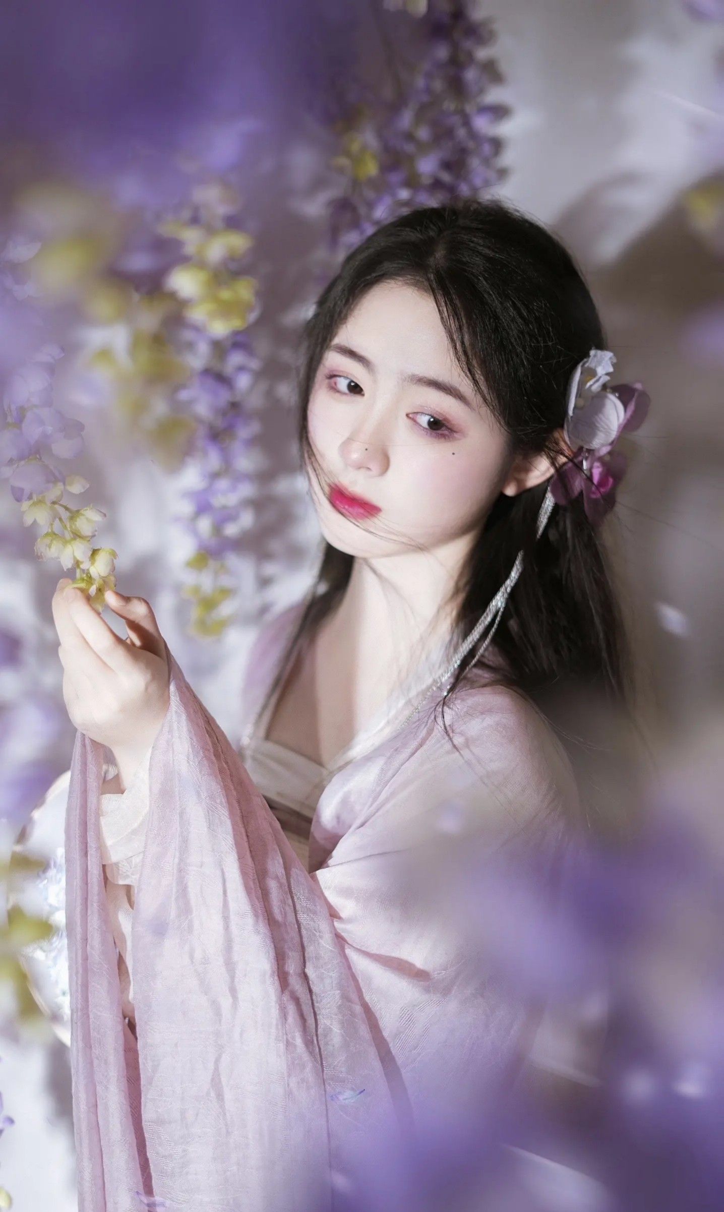 The Rise of Di Ba in the Realm of the Song Dynasty-Style Hanfu Fashion The Rise of Di Ba in the Realm of the Song Dynasty-Style Hanfu Fashion