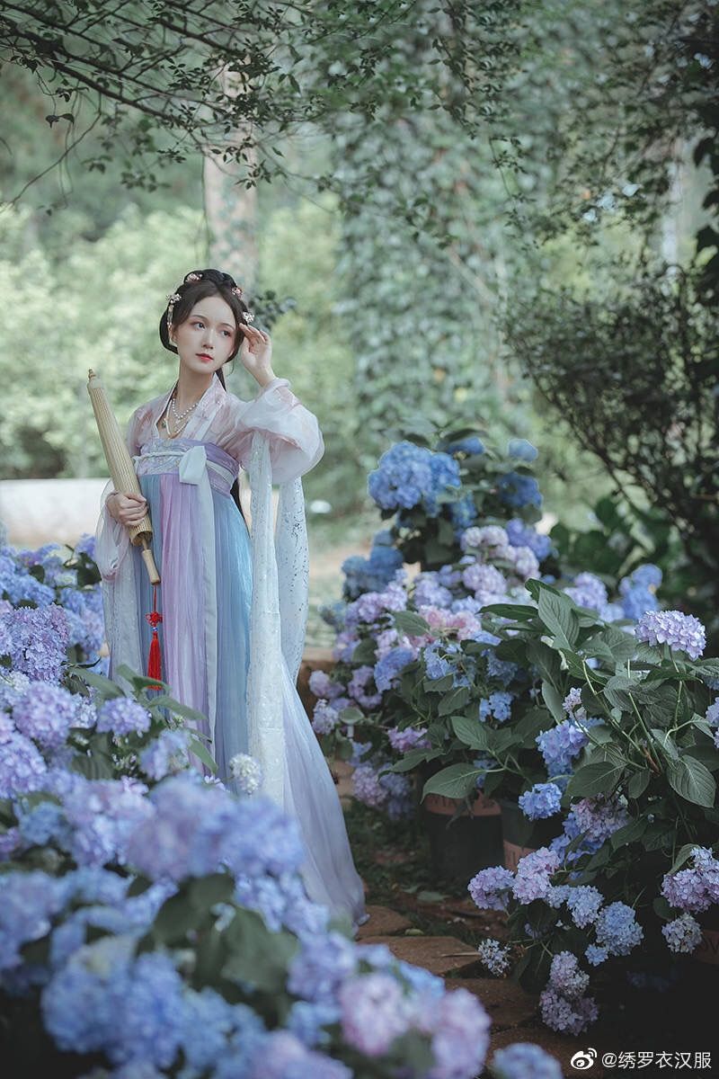 The Elegance of White Qipao with an Aodai Style The Elegance of White Qipao with an Aodai Style