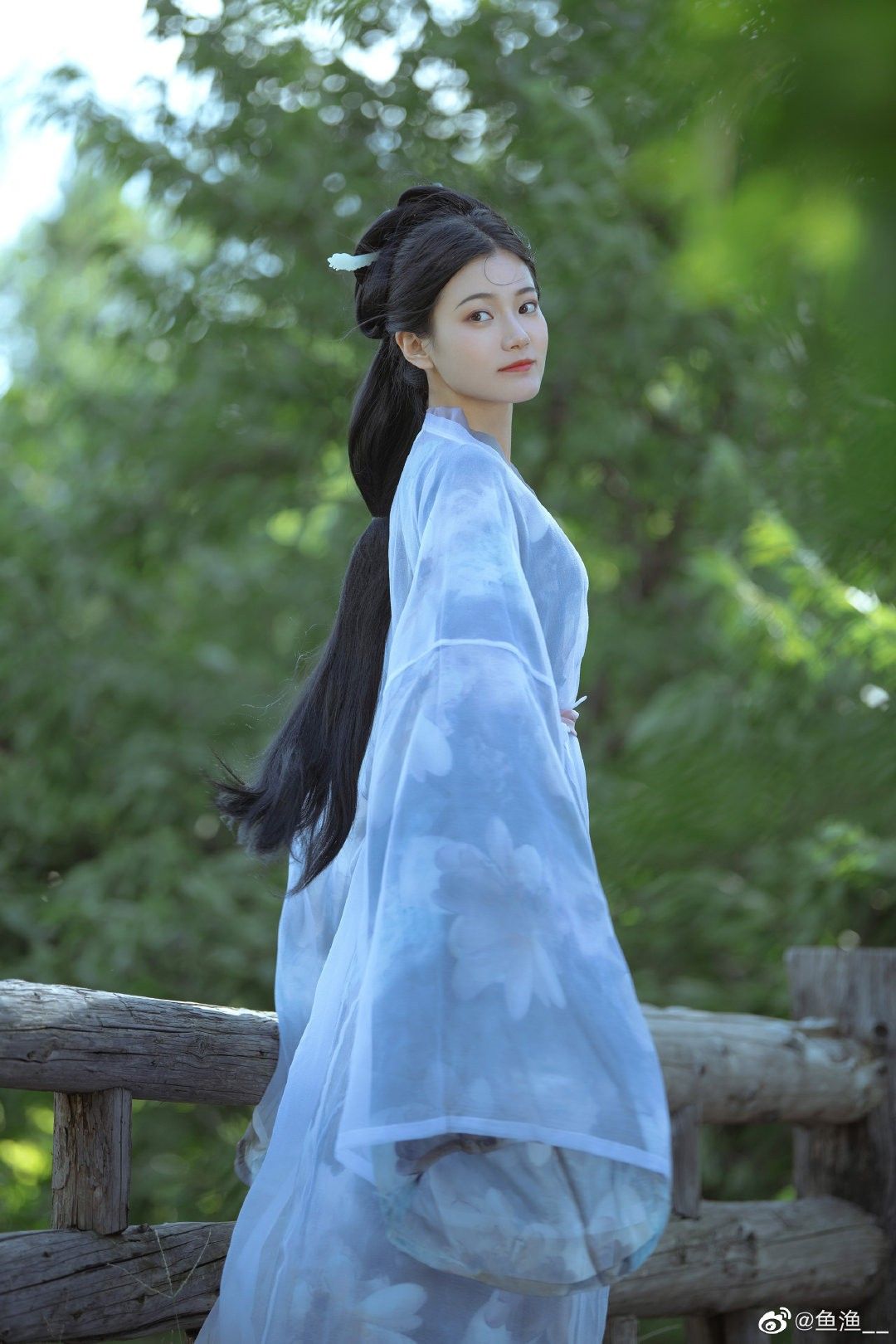 Elegant Cheongsam Cardigans with Open-Front Coats:A Look into High-End Fashion