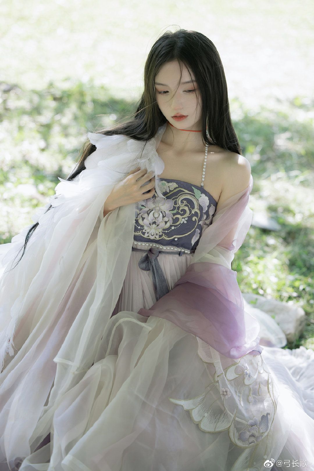 Elegant Child:A Look into the World of 170cm Tall Girl in Traditional Hanfu Costume Elegant Child:A Look into the World of 170cm Tall Girl in Traditional Hanfu Costume