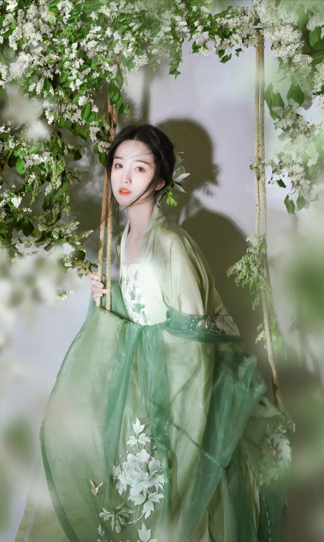 Embracing Modernity in a Purple Qipao:The Evolution of Neo-Chinese Style Embracing Modernity in a Purple Qipao:The Evolution of Neo-Chinese Style