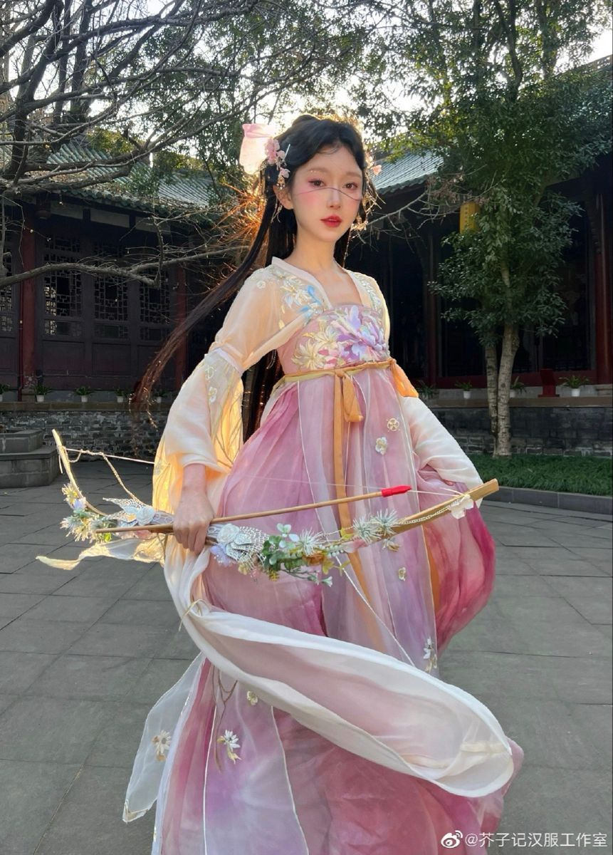 Stylish Cheongsam for Plus-Size Women:Tips to Look Slimmer Stylish Cheongsam for Plus-Size Women:Tips to Look Slimmer