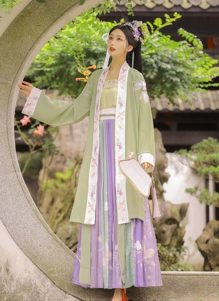 Loose-Fit Short-Sleeve Cheongsam Dress for Women:A Fashionable and Comfortable Choice Loose-Fit Short-Sleeve Cheongsam Dress for Women:A Fashionable and Comfortable Choice