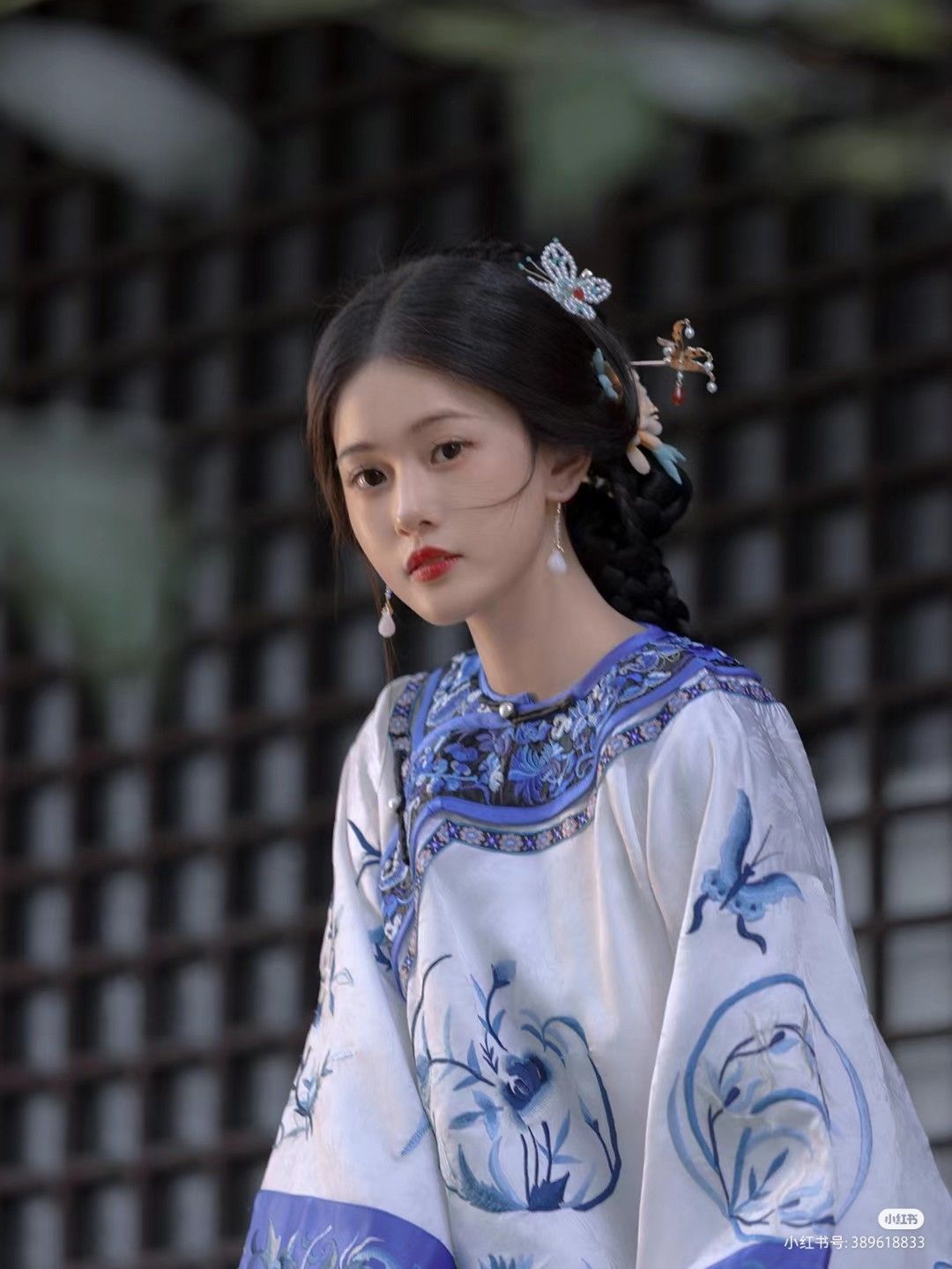 Elegant Hanfu Fashion:Chinese Heritage in a Summer Girls Attire Elegant Hanfu Fashion:Chinese Heritage in a Summer Girls Attire