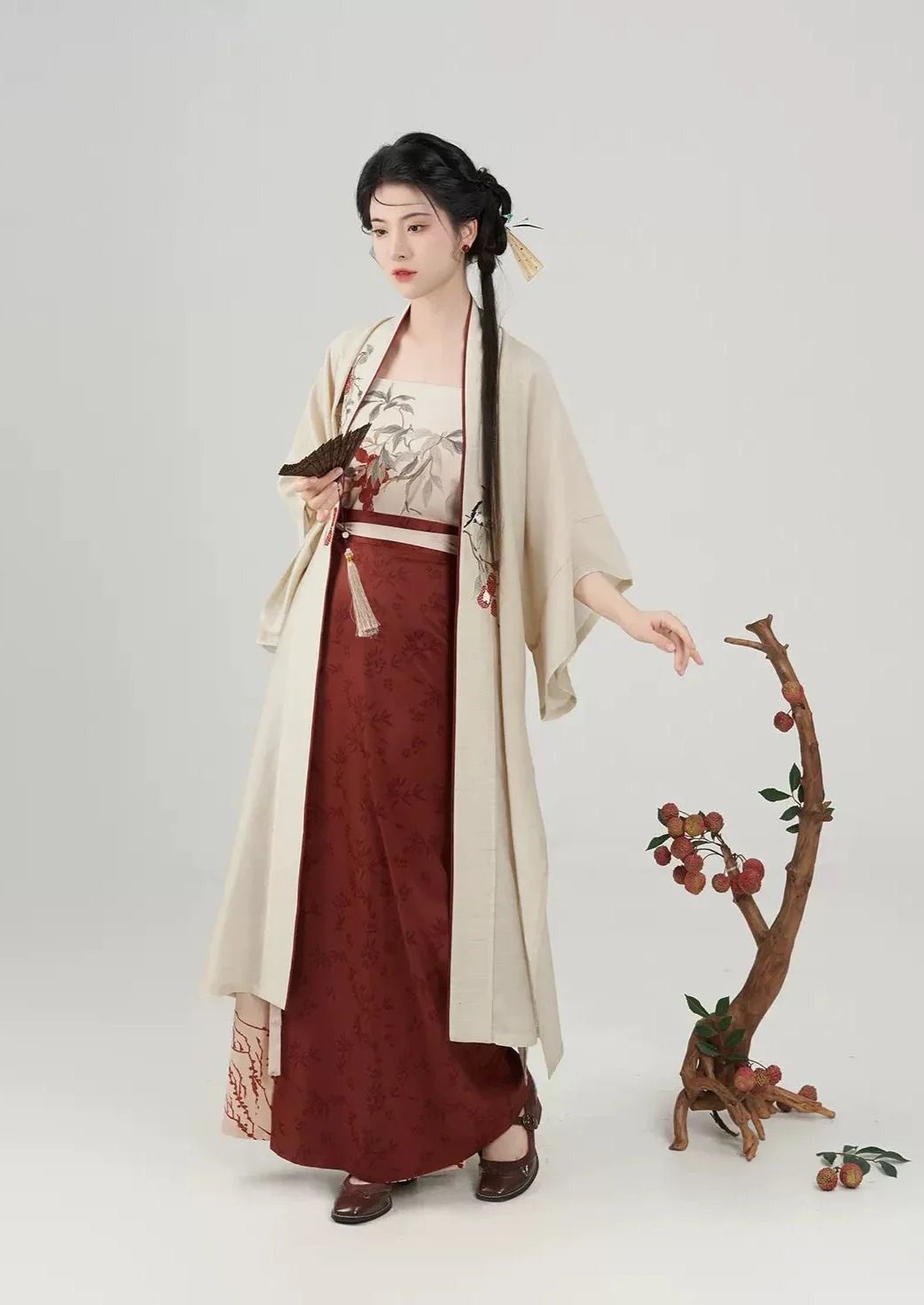 The Embrace of Cheongsam:A Hosts Cultural Journey Through Traditional Elegance The Embrace of Cheongsam:A Hosts Cultural Journey Through Traditional Elegance