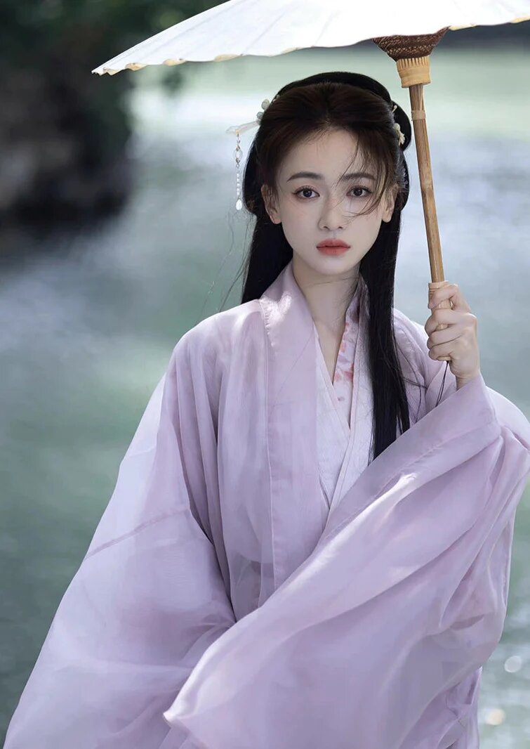 Summer in a Cheongsam Dress:The Elegance of a Traditional Chinese Style Summer in a Cheongsam Dress:The Elegance of a Traditional Chinese Style